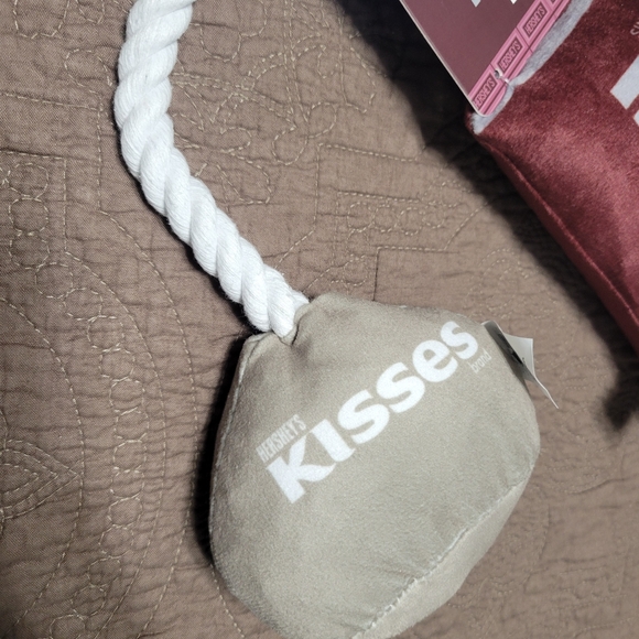 Set of 2 Hershey's Chocolate squeaky crinkle toys, Hershey Kiss and Candy Bar - Picture 4 of 10